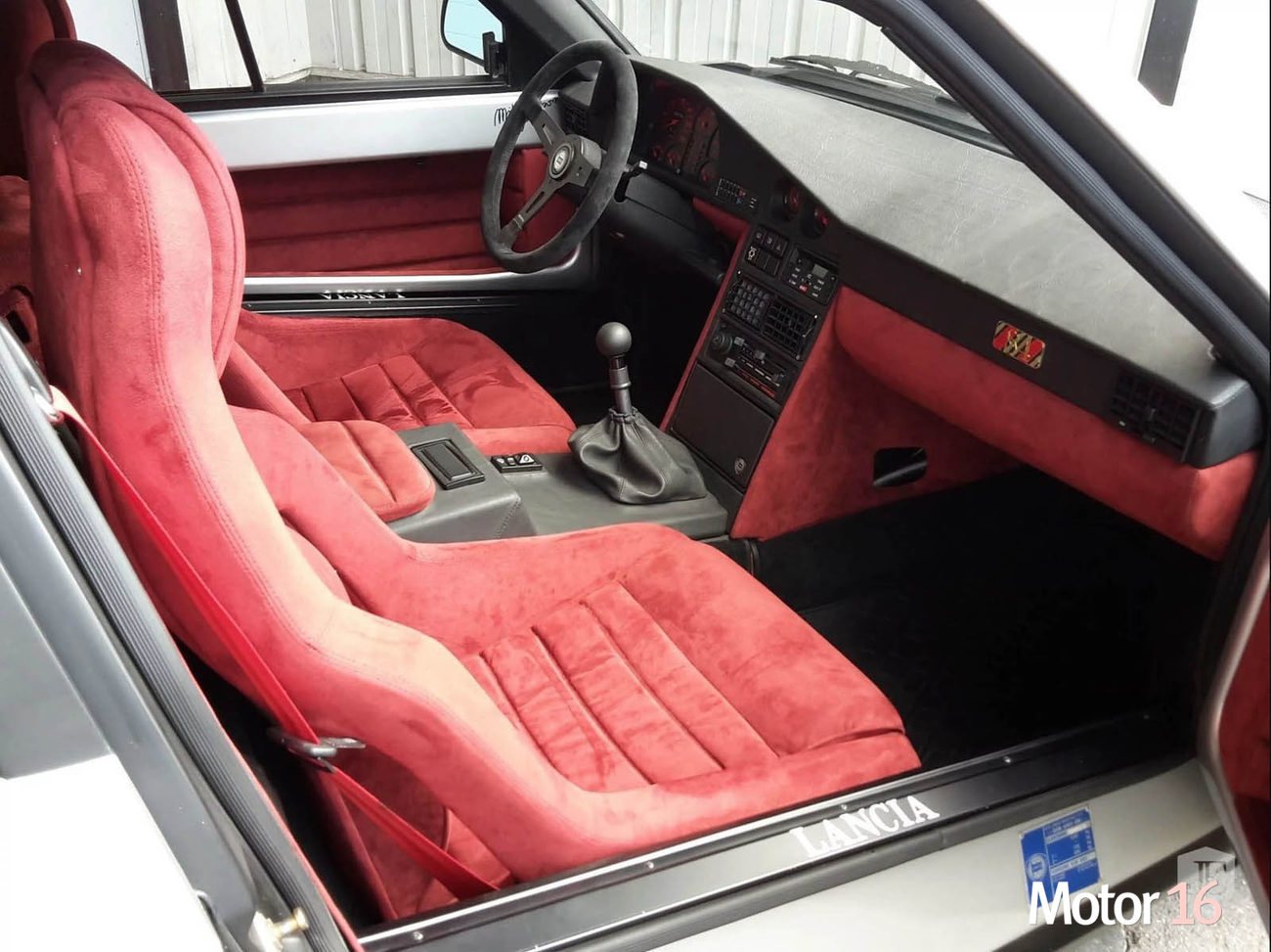 Lancia Delta S4 Stradale 1985. Imágenes Interior - Motor16