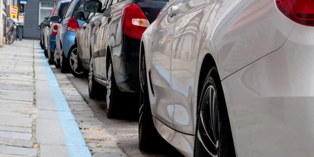 ¿Y estacionar el coche de frente?