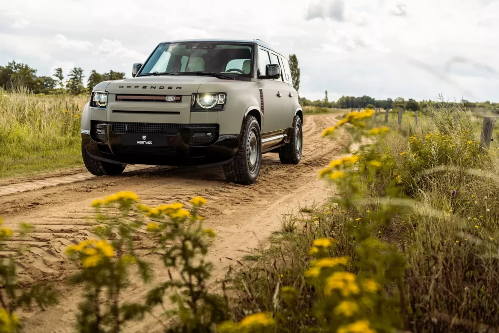 2022 Land Rover Defender Heritage Customs llantas 10 Motor16