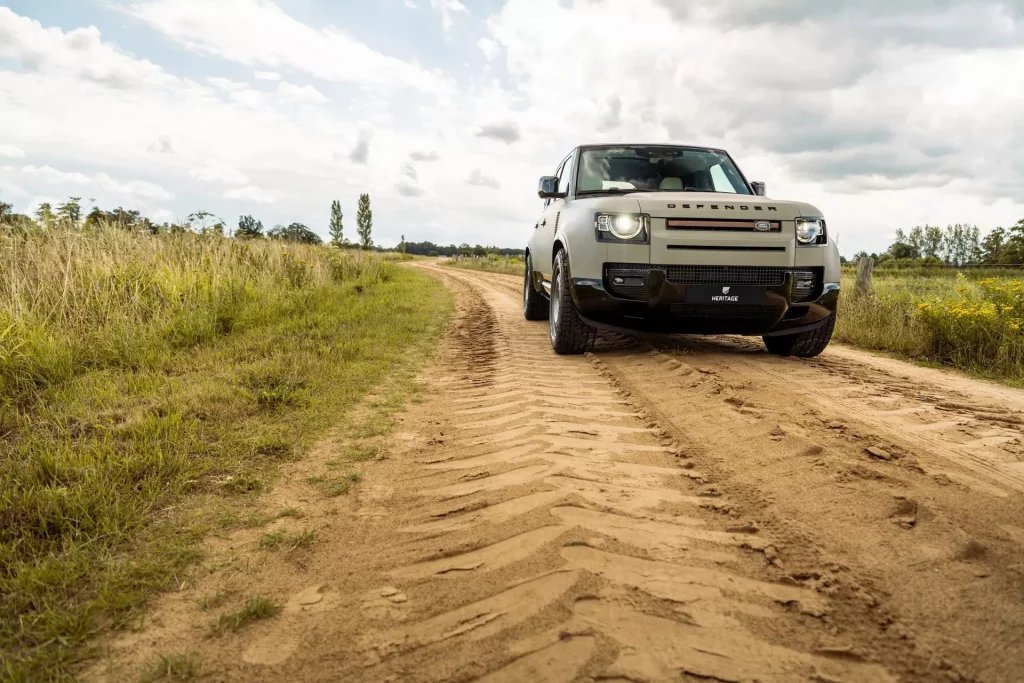 2022 Land Rover Defender Heritage Customs llantas 12 Motor16