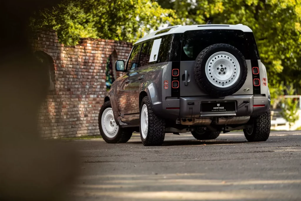 2022 Land Rover Defender Heritage Customs llantas 21 Motor16