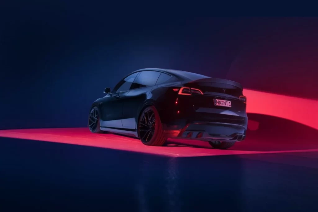 2023 Novitec Tesla Model Y. Imagen estática estudio trasera.