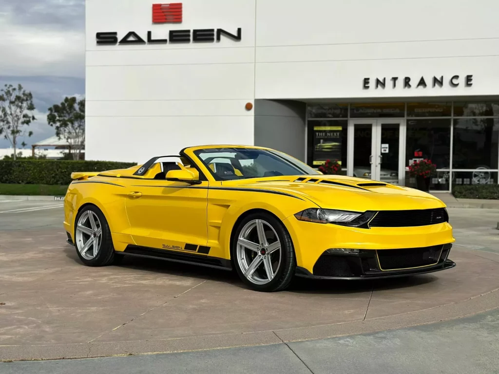 2023 Ford Mustang Saleen SA-40. Imagen estática frontal.