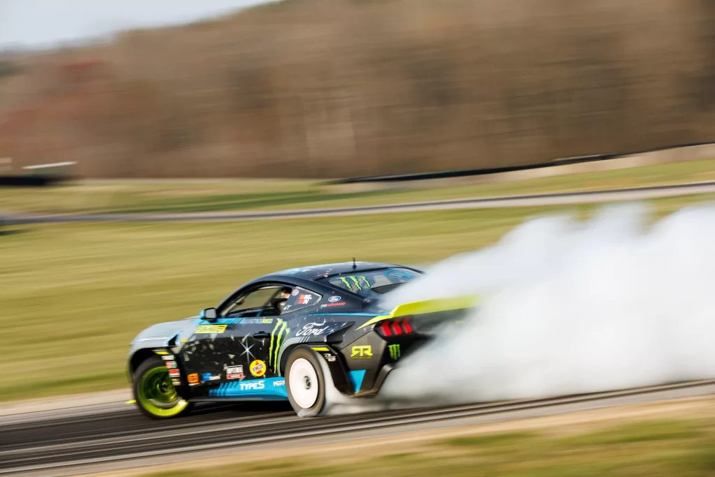 2023 Ford Mustang RTR Drift. Imagen movimiento.