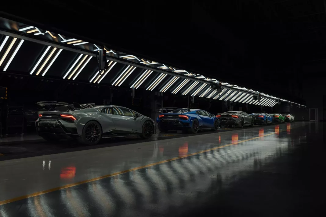 2023 Lamborghini Huracán 60th Anniversary. Imagen estática trasera.