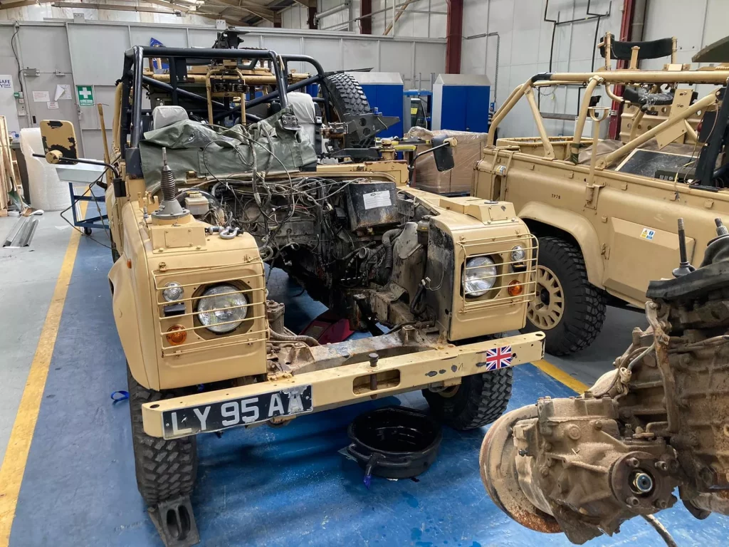 2023 Land Rover Defender eléctrico militar. Imagen portada.