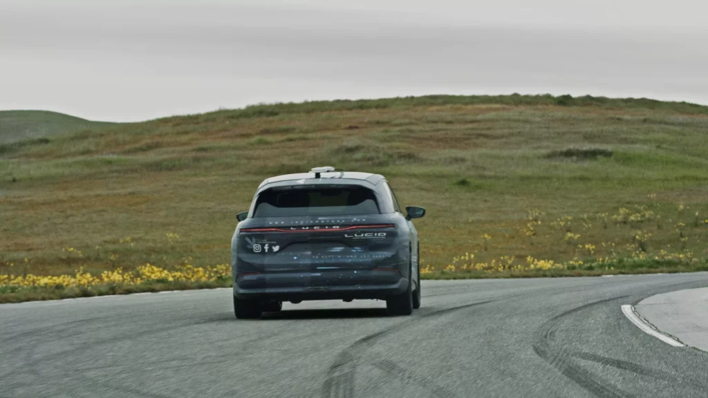 2023 Lucid Motors Gravity Test. Imagen movimiento trasero.