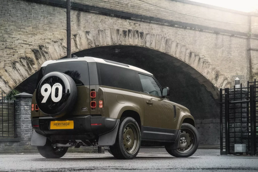 2023 Kahn Design Land Rover Defender Heritage Remastered. Imagen exterior.