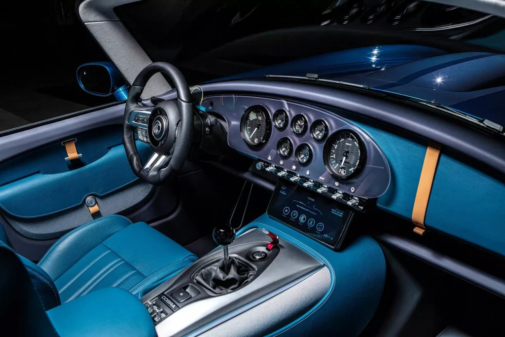 2023 AC Cobra GT Roadster. Imagen salpicadero.