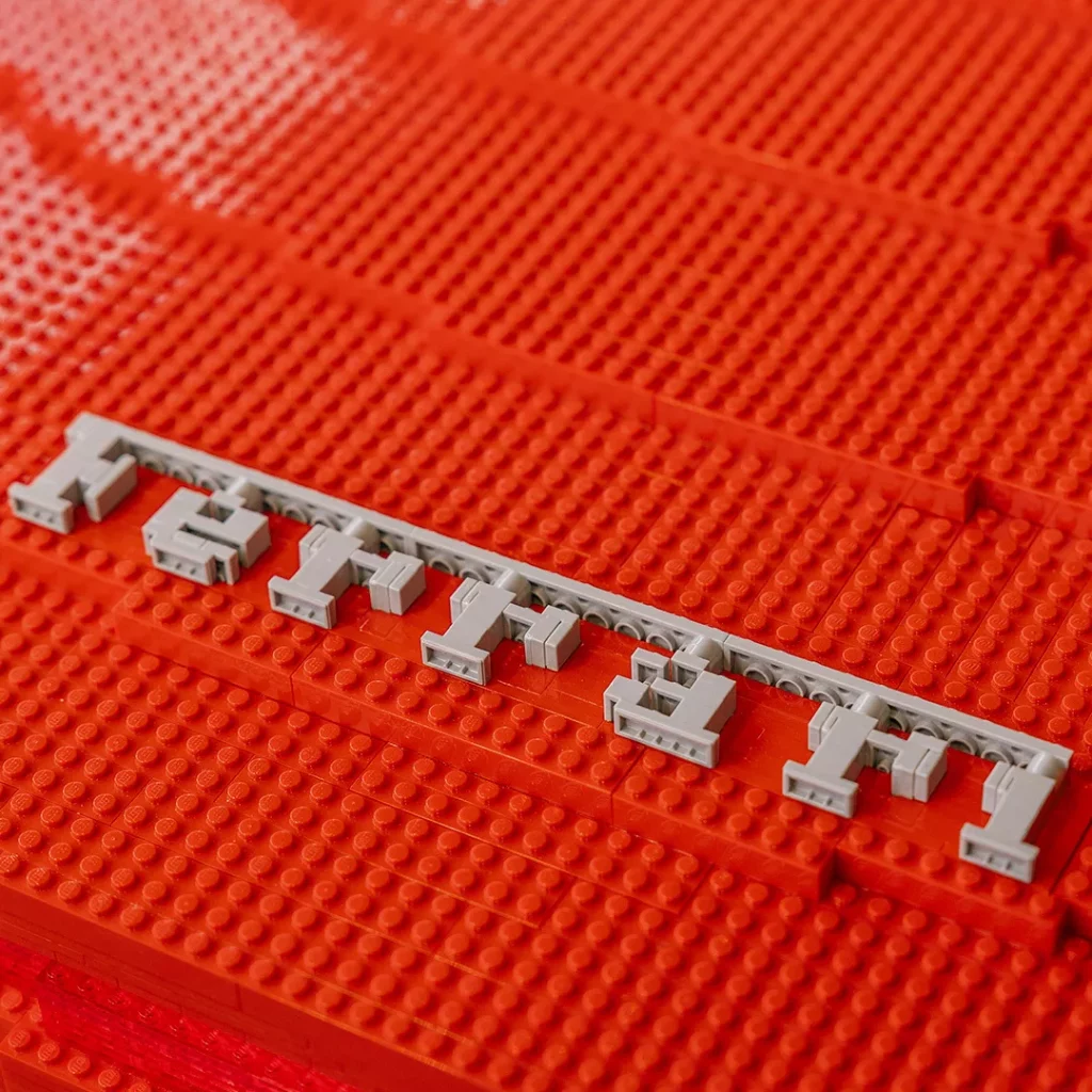 2023 Ferrari Monza SP1 Lego. Imagen detalle logo.