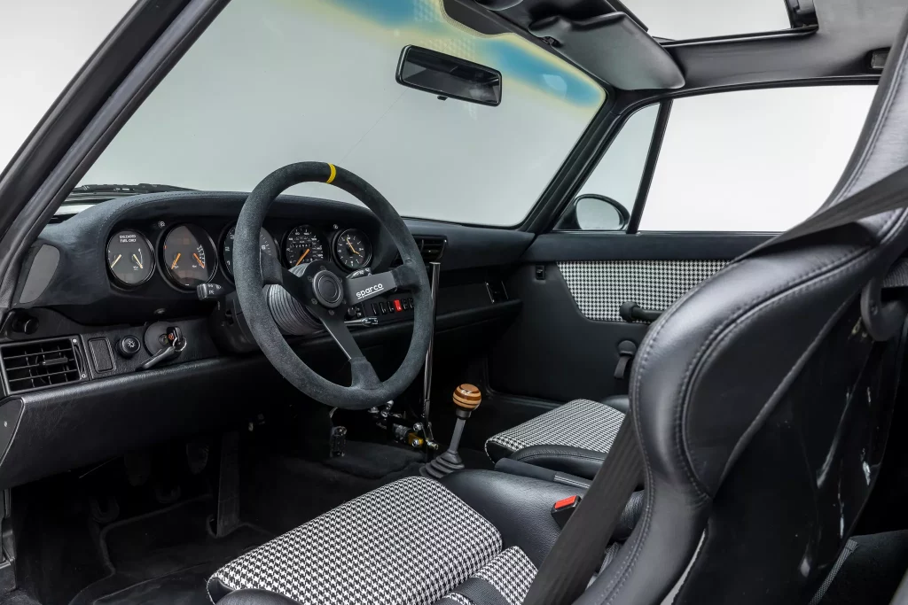 1995 Porsche 911 Dakar. Imagen estudio interior.