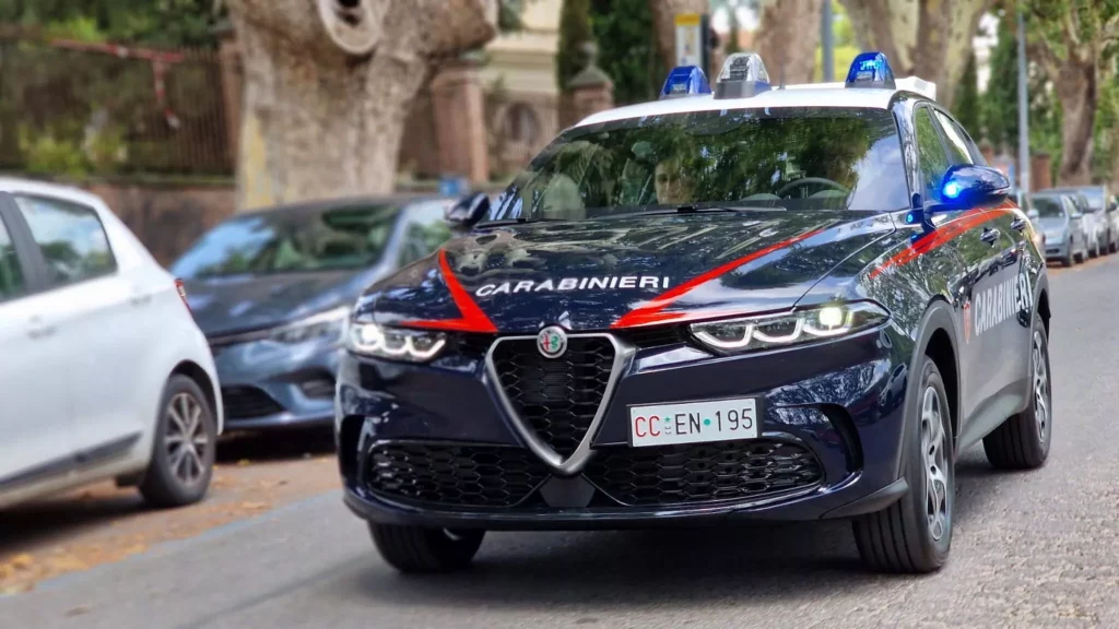 2023 Alfa Romeo Tonale Carabinieri. Imagen exterior.