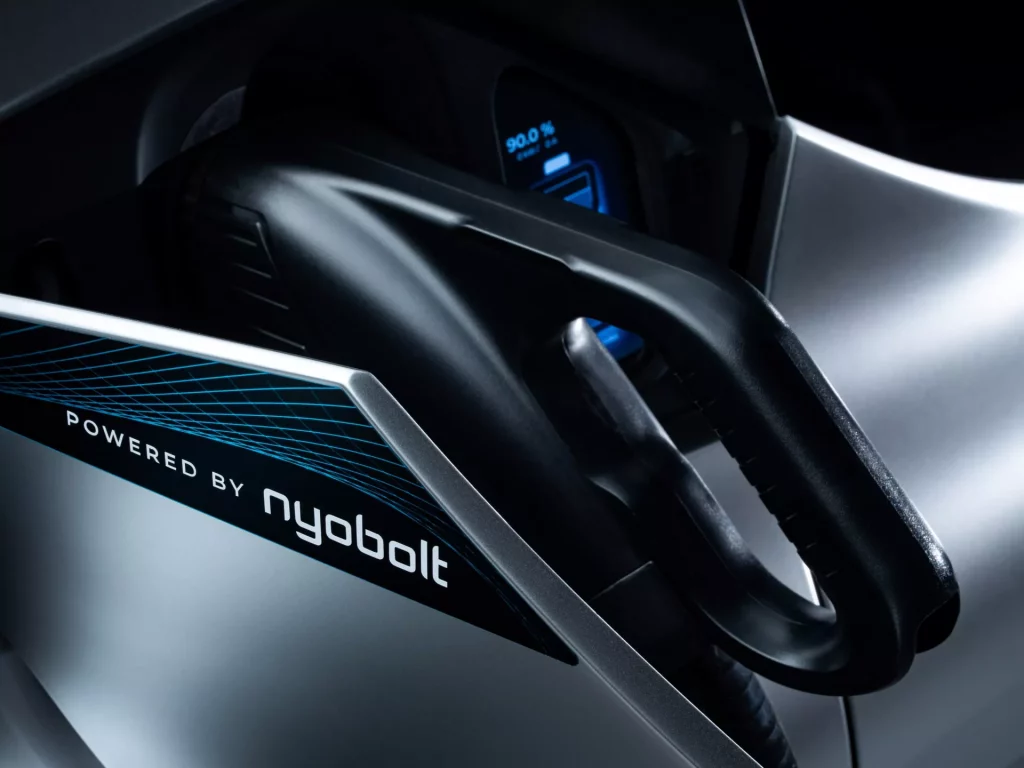 2023 Nyobolt EV Concept. Imagen detalle punto de carga.