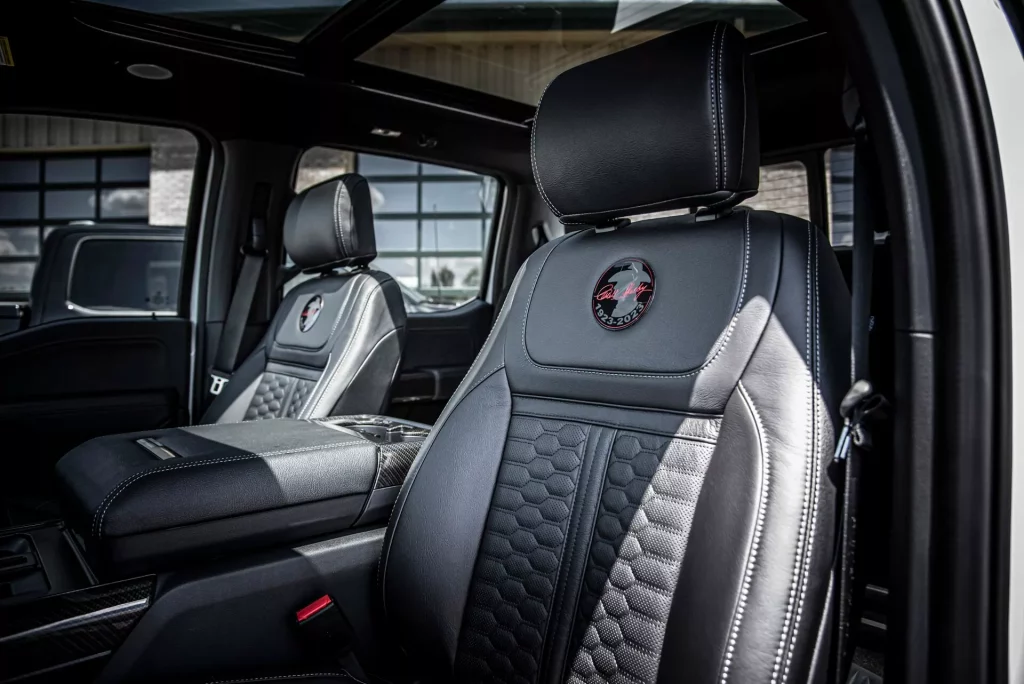 2023 Shelby Ford F-150 Centennial Edition. Imagen interior.