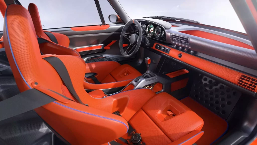 2023 Singer DLS Turbo. Imagen interior.