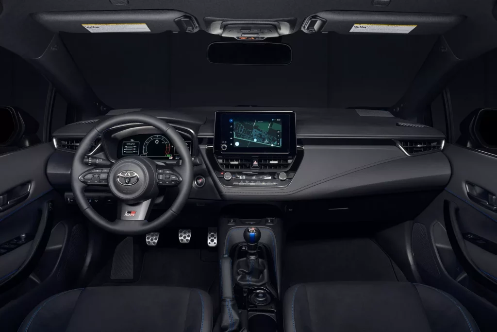 2023 Toyota GR Corolla Circuit Edition. Imagen interior.