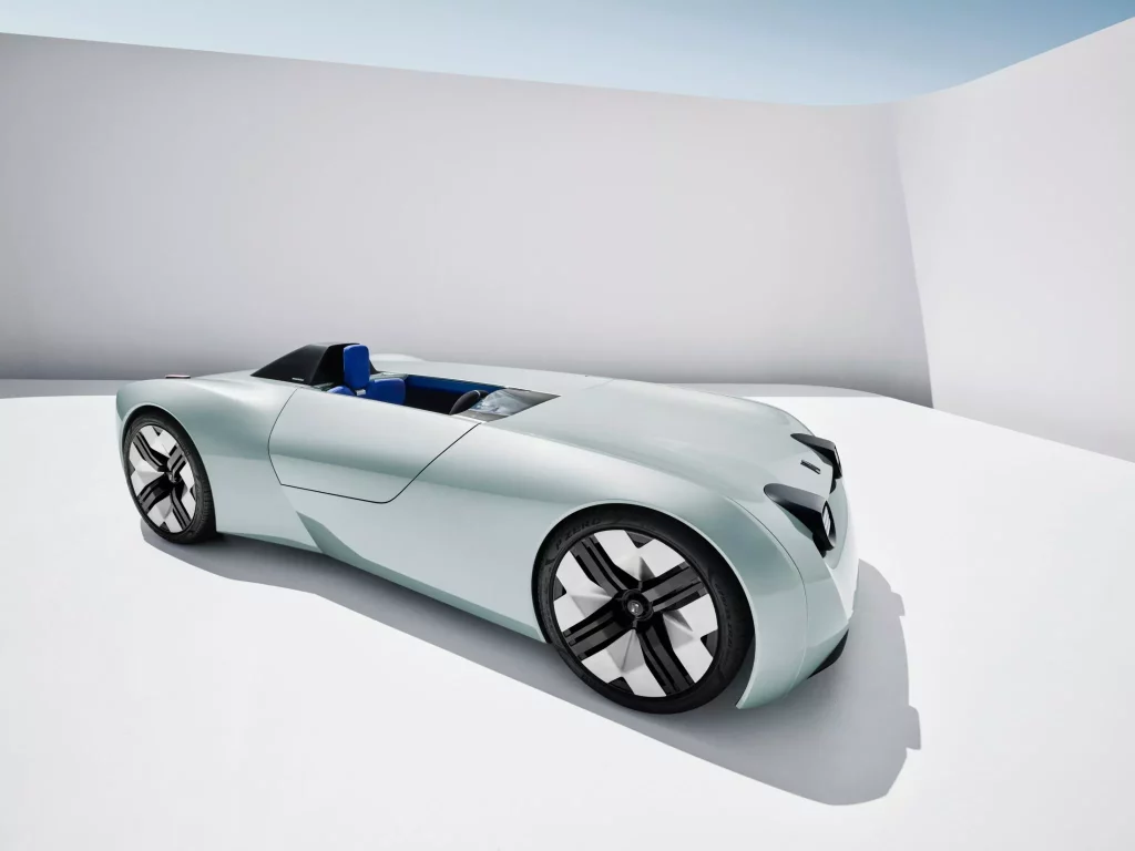 2023 Makkina Triumph TR25. Imagen estática.