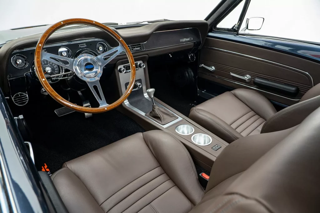 2023 Velocity Ford Mustang Fastback. Imagen interior.