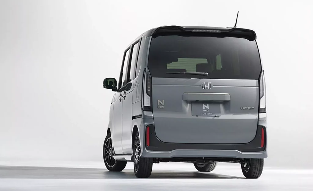 2023 Honda N-Box. Imagen estática trasera.