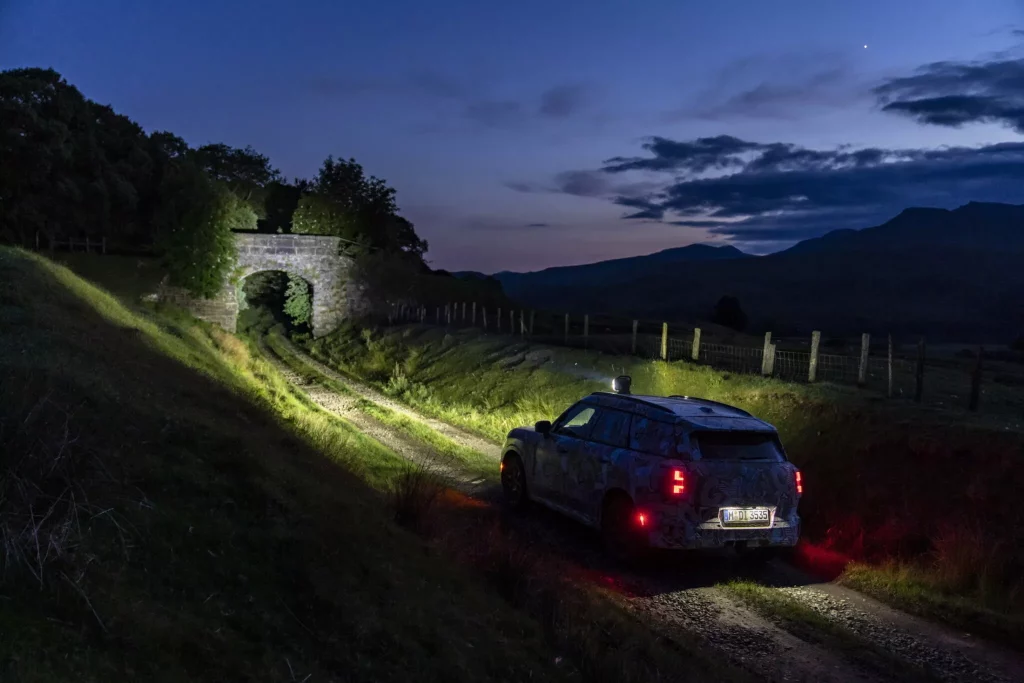 2023 MINI Countryman Teaser Scotish Highlands 72 Motor16