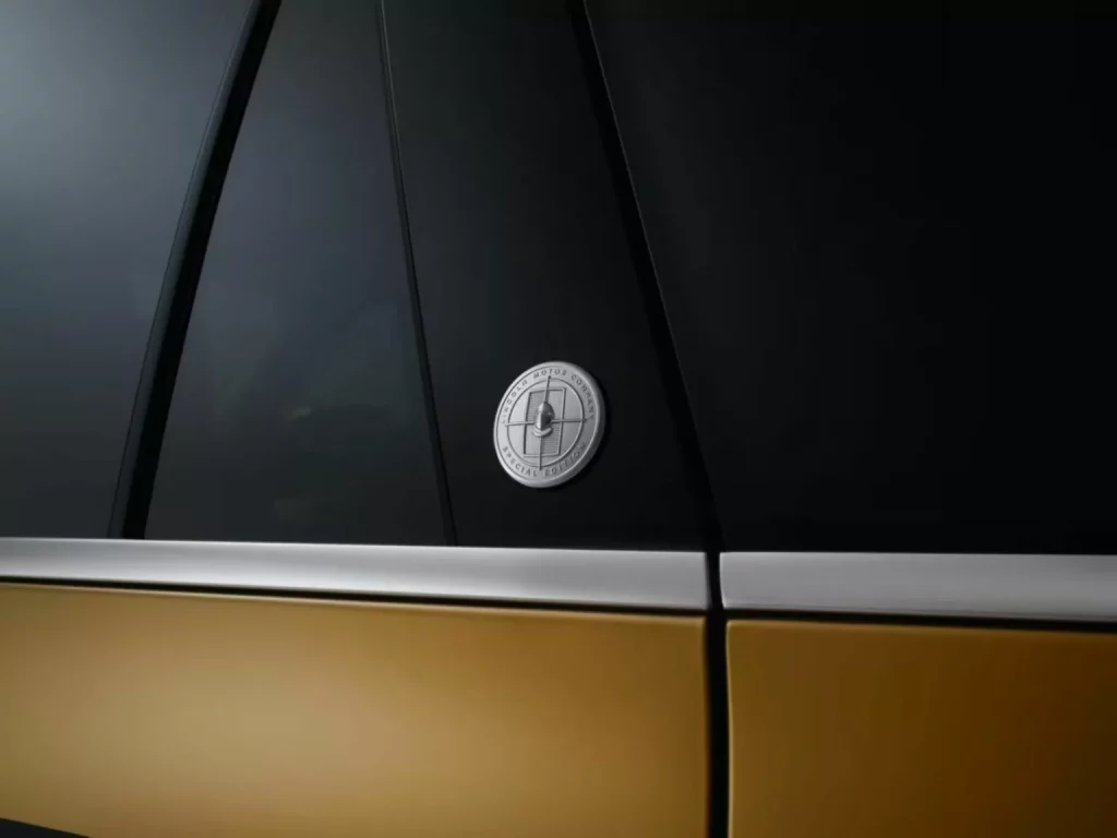 2023 Lincoln Navigator Black Gold Edition 4 Motor16