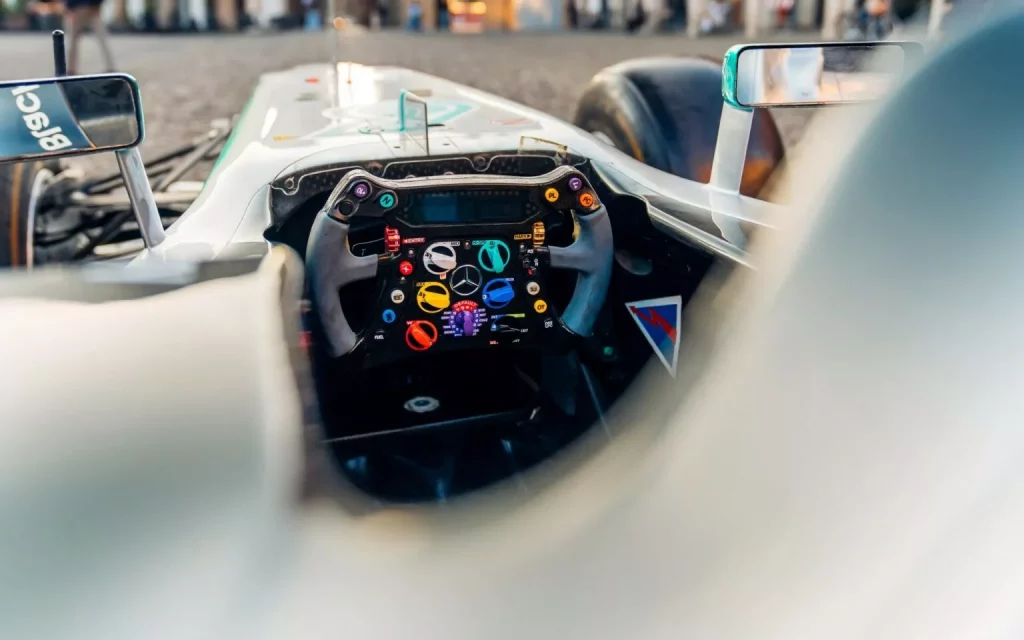 2013 Lewis Hamilton Mercedes F1 W04. Imagen interior.