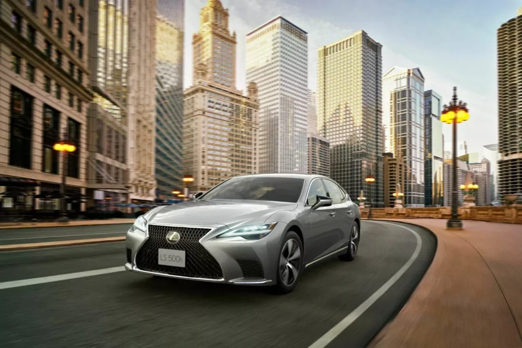 2023 Lexus LS Japón. Imagen movimiento.