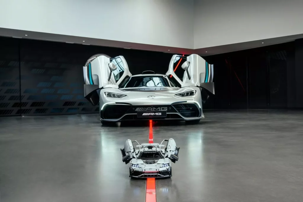 2023 Mercedes-AMG One CaDA. Lego. Imagen frontal.