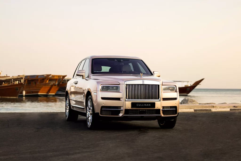 2023 Rolls-Royce Cullinan 'The Pearl Cullinan'. Imagen delantera.