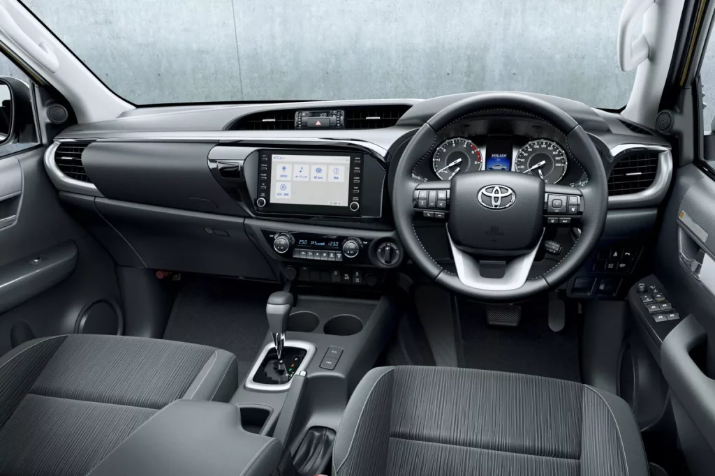 2023 Toyota Hilux Japón. Imagen interior.