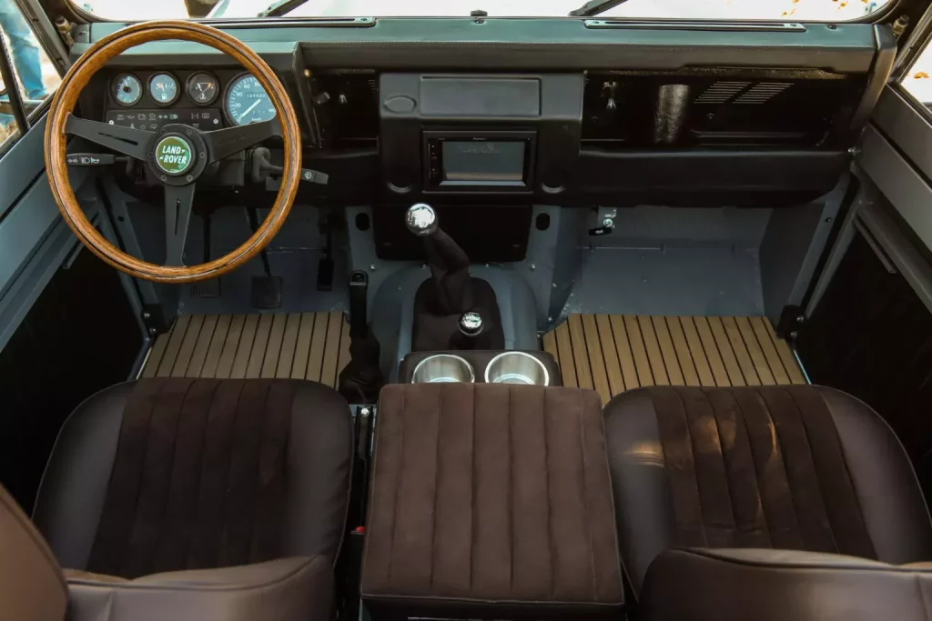 1997 Land Rover Defender Reborn. Imagen interior.