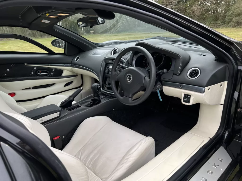 2009 Mitsuoka Orochi Collecting Cars. Imagen interior.