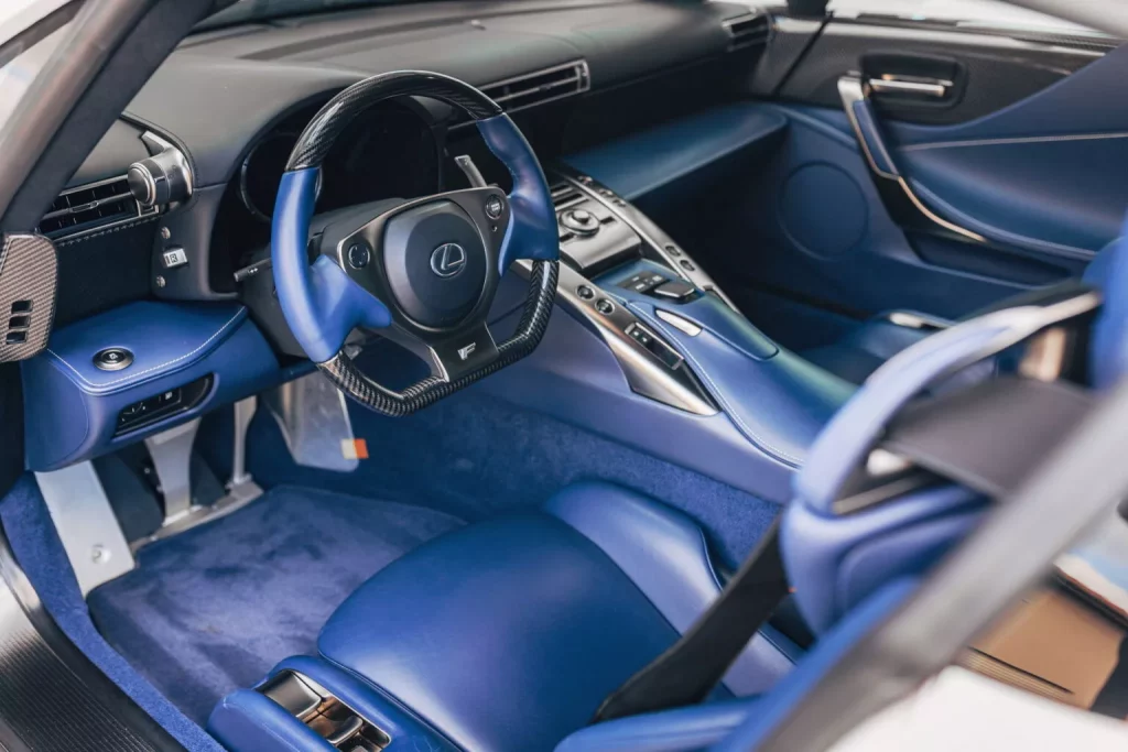 2011 Lexus LFA RM Sotheby's. Imagen interior.