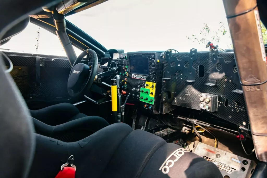 2017 Peugeot 3008 DKR RM Sotheby's. Imagen interior.