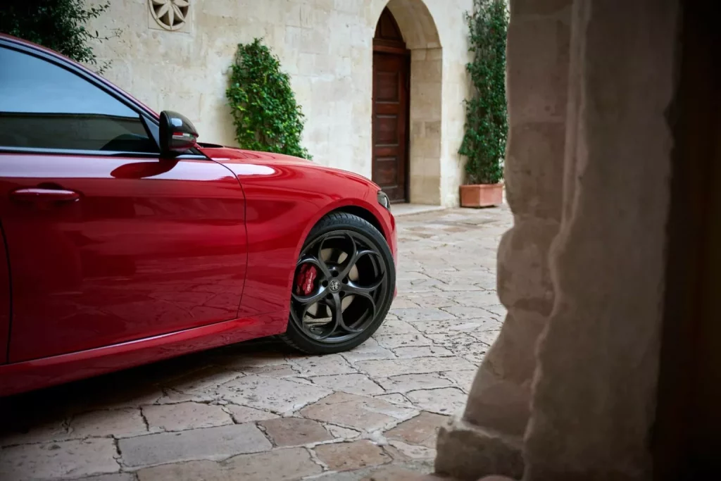 2023 Alfa Romeo Giulia Tributo Italiano 8 Motor16