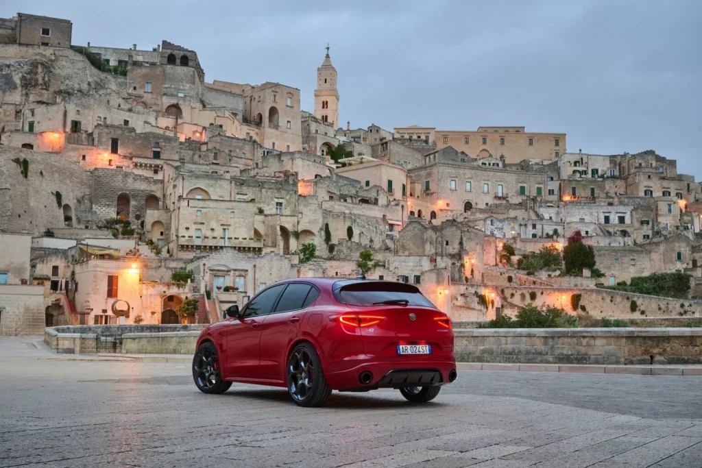 2023 Alfa Romeo Stelvio Tributo Italiano 4 Motor16