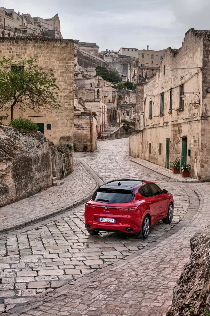 2023 Alfa Romeo Tonale Tributo Italiano 8 Motor16