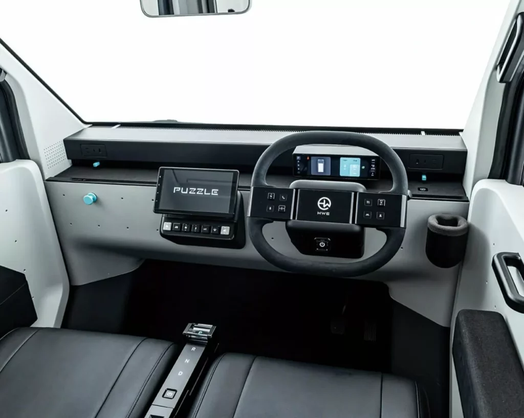 2023 HWE Puzzle kei van. Imagen interior.