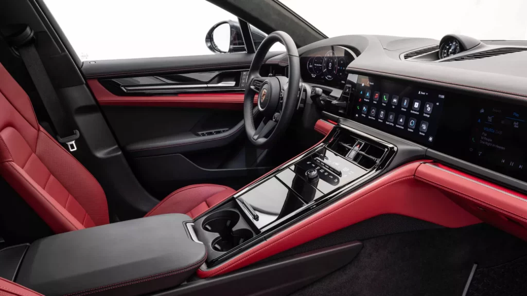 2023 Porsche Panamera interior 2 Motor16