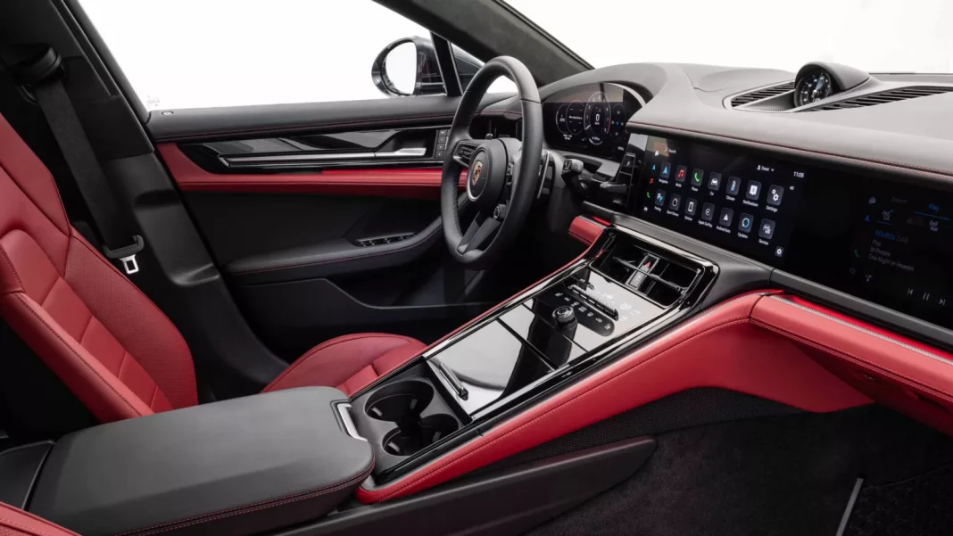 2023 Porsche Panamera interior. Imagen portada.