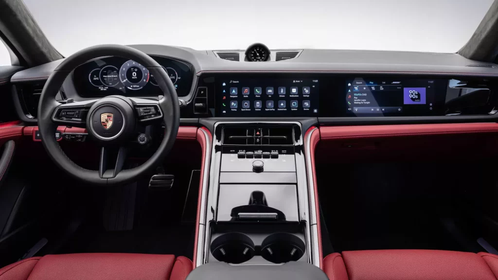 2023 Porsche Panamera interior. Imagen salpicadero.