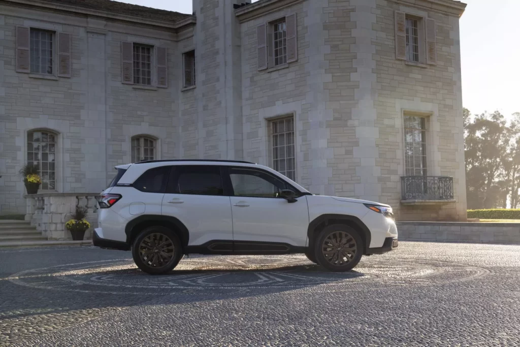 2023 Subaru Forester USA 10 Motor16