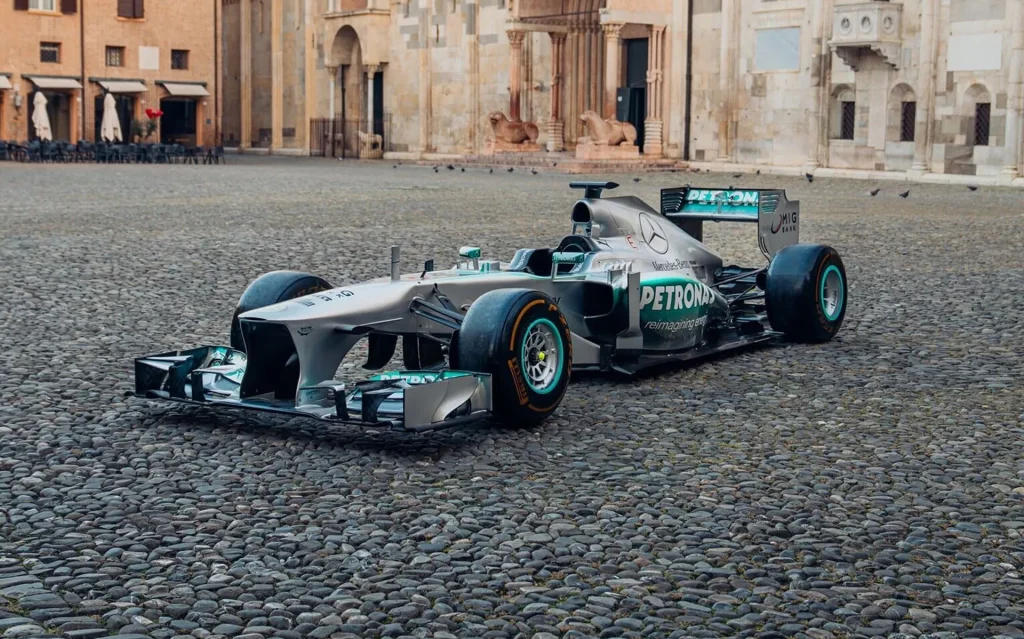 MERCEDES F1 HAMILTON SUBASTA 8 Motor16