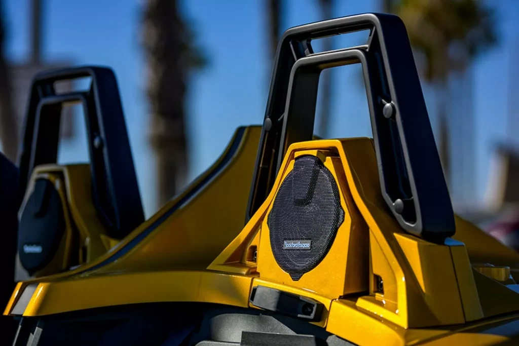 2023 Polaris Slingshot. Imagen altavoces.