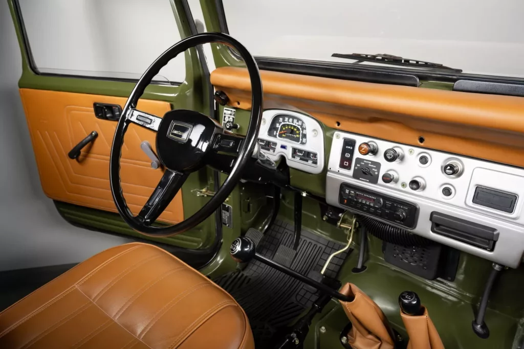 1983 Toyota FJ45 RM Sotheby's. Imagen interior.