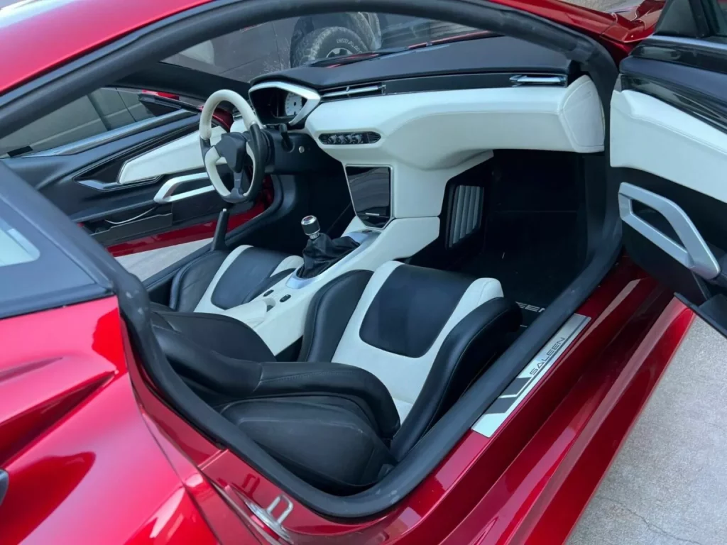 2019 Saleen S1 Prototipo eBay. Imagen interior.