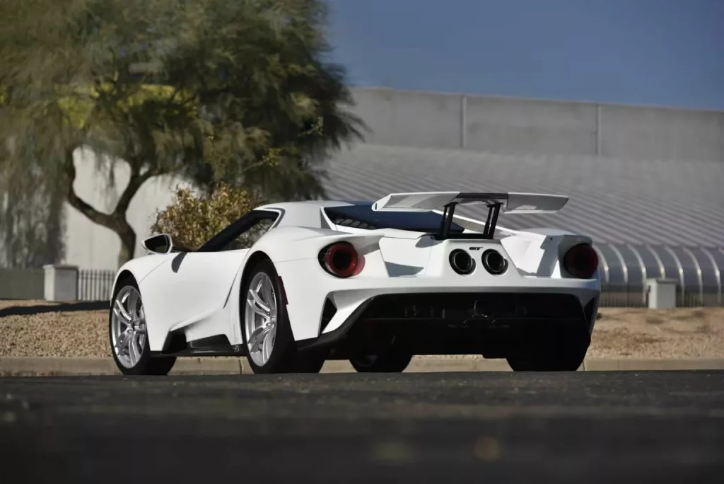 2021 Ford GT Studio Collection Mecum. Imagen trasera.