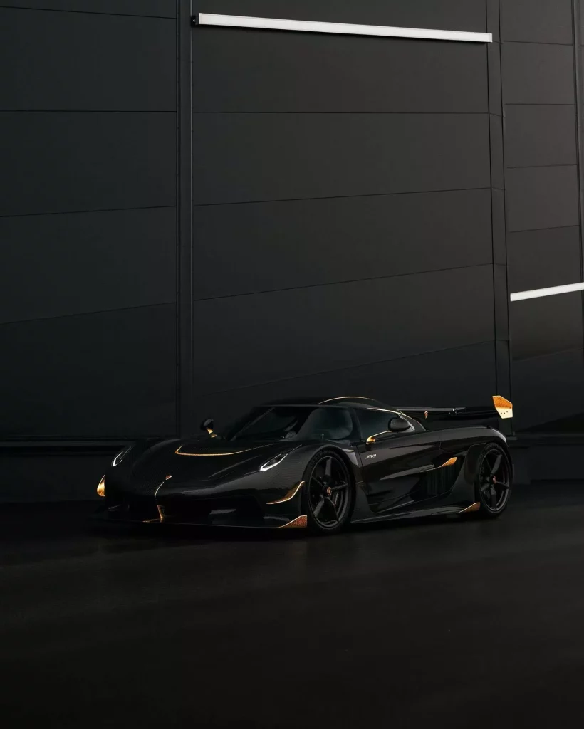 2024 Koenigsegg Jesko Attack Oro. Imagen delantera.