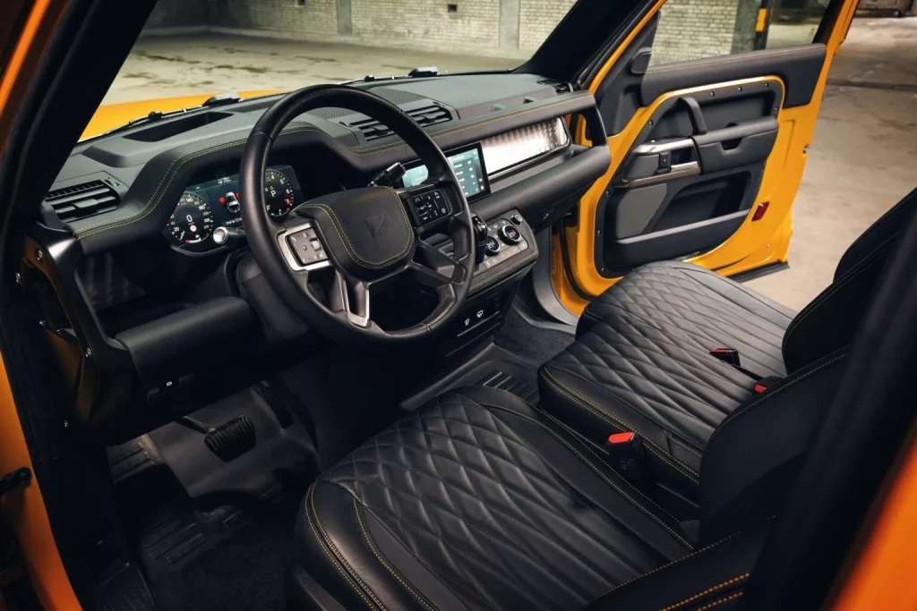 2024 Land Rover Defender Convertible. Heritage Customs. Imagen interior.