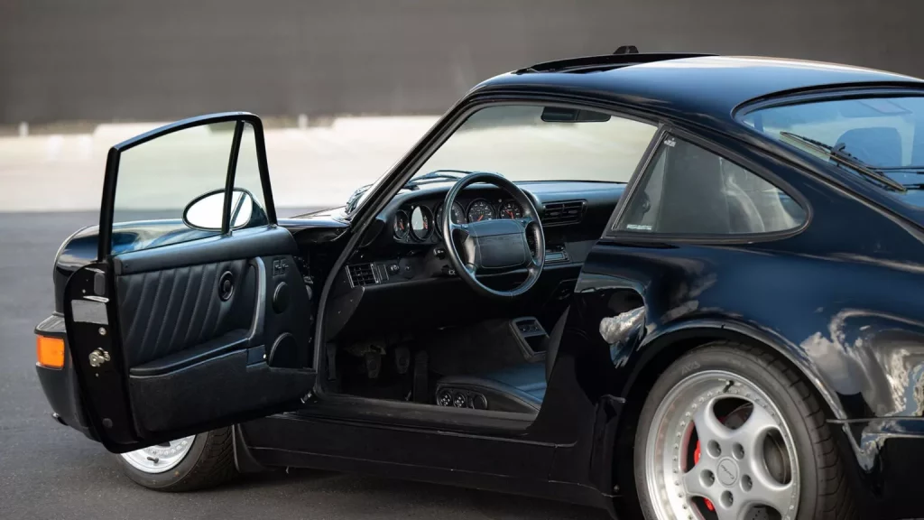 1995 Porsche 911 Turbo S Broad Arrow Auctions. Imagen interior.